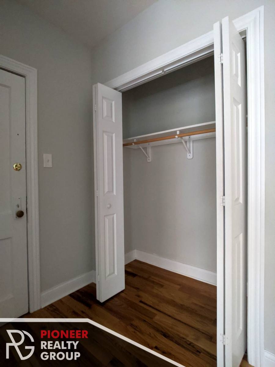 Apartment for rent at 947 W Cornelia, Chicago, IL 60657