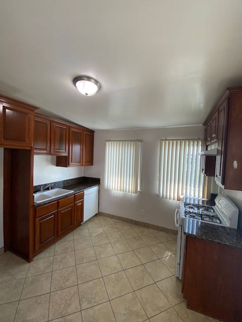 Apartment for rent at 2009 Vanderbilt Lane, Redondo Beach, CA 90277