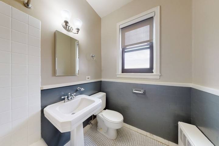 Apartment for rent at 1642 E 56th St, Chicago, IL 60637