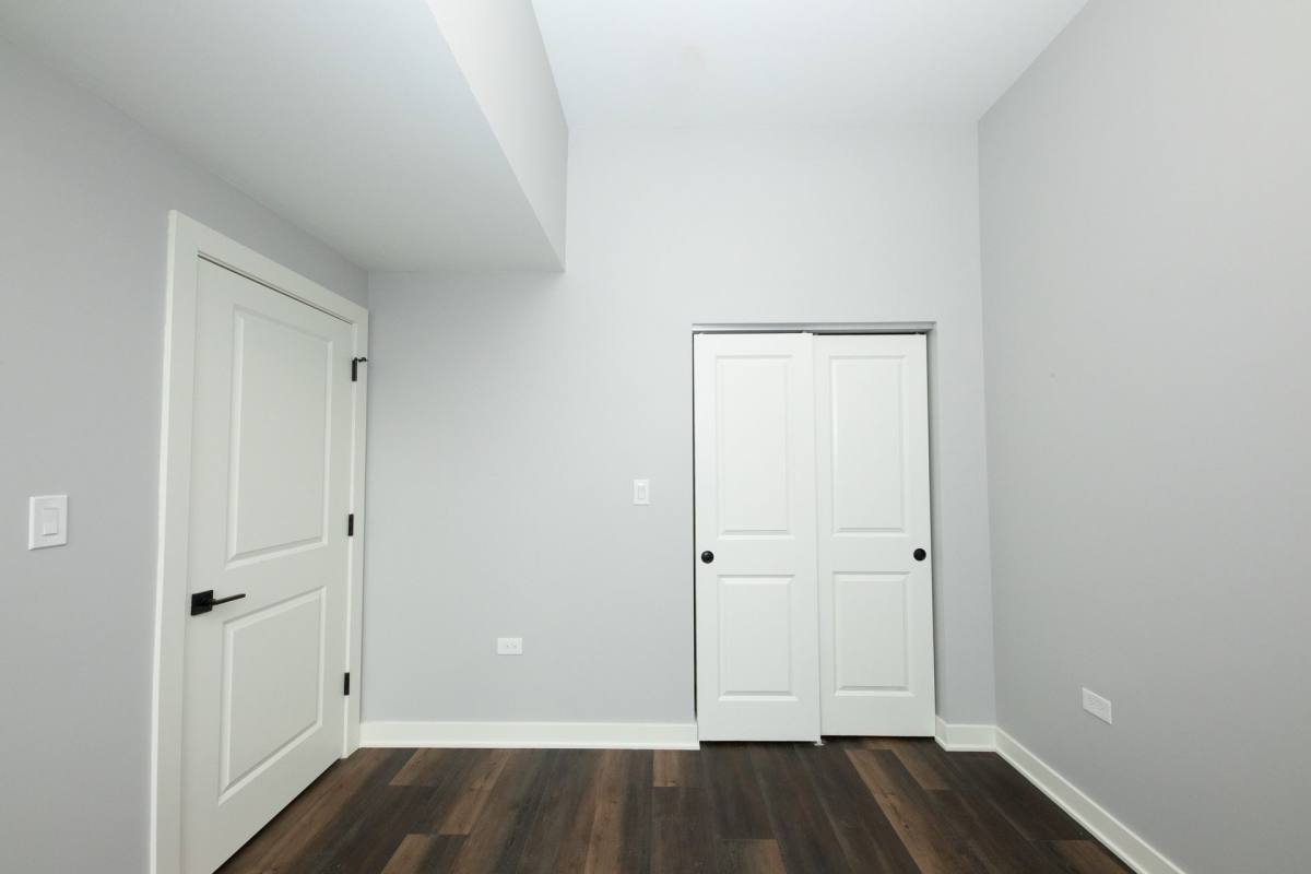 Apartment for rent at 913 W School St, Chicago, IL 60657