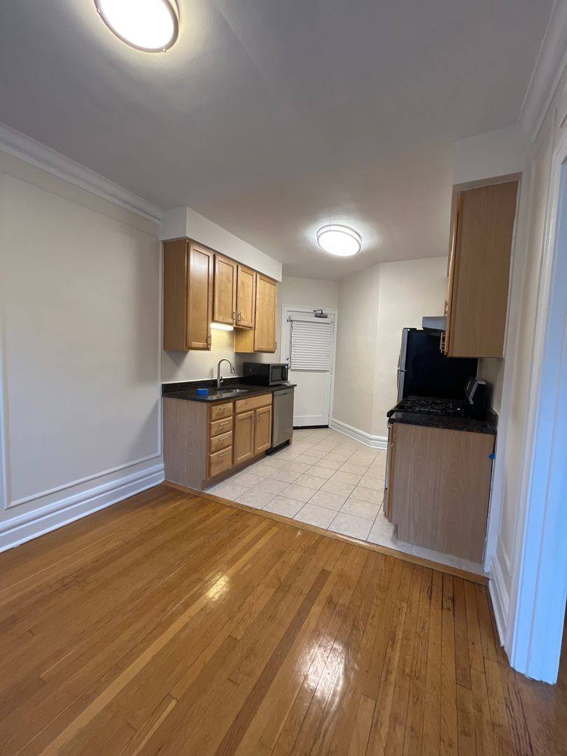 Apartment for rent at 509 Lee St, Evanston, IL 60202