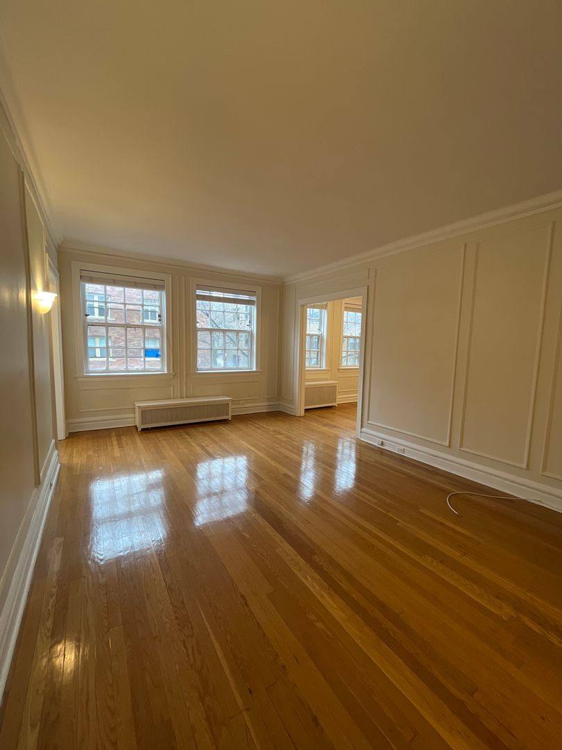 Apartment for rent at 509 Lee St, Evanston, IL 60202