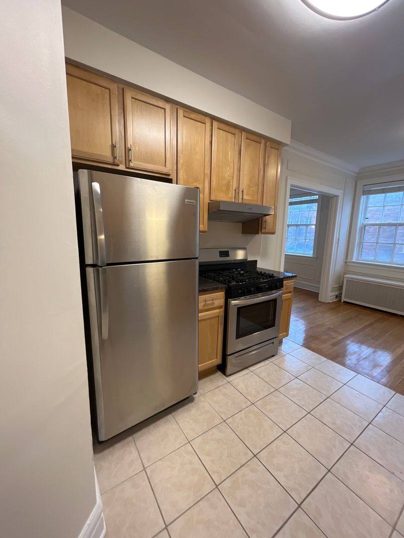 Apartment for rent at 509 Lee St, Evanston, IL 60202