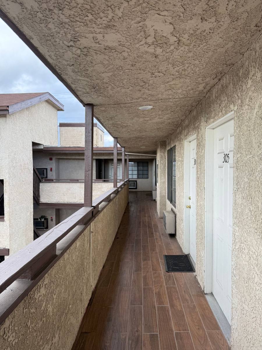 Apartment for rent at 17816 Lassen St, Northridge, CA 91325
