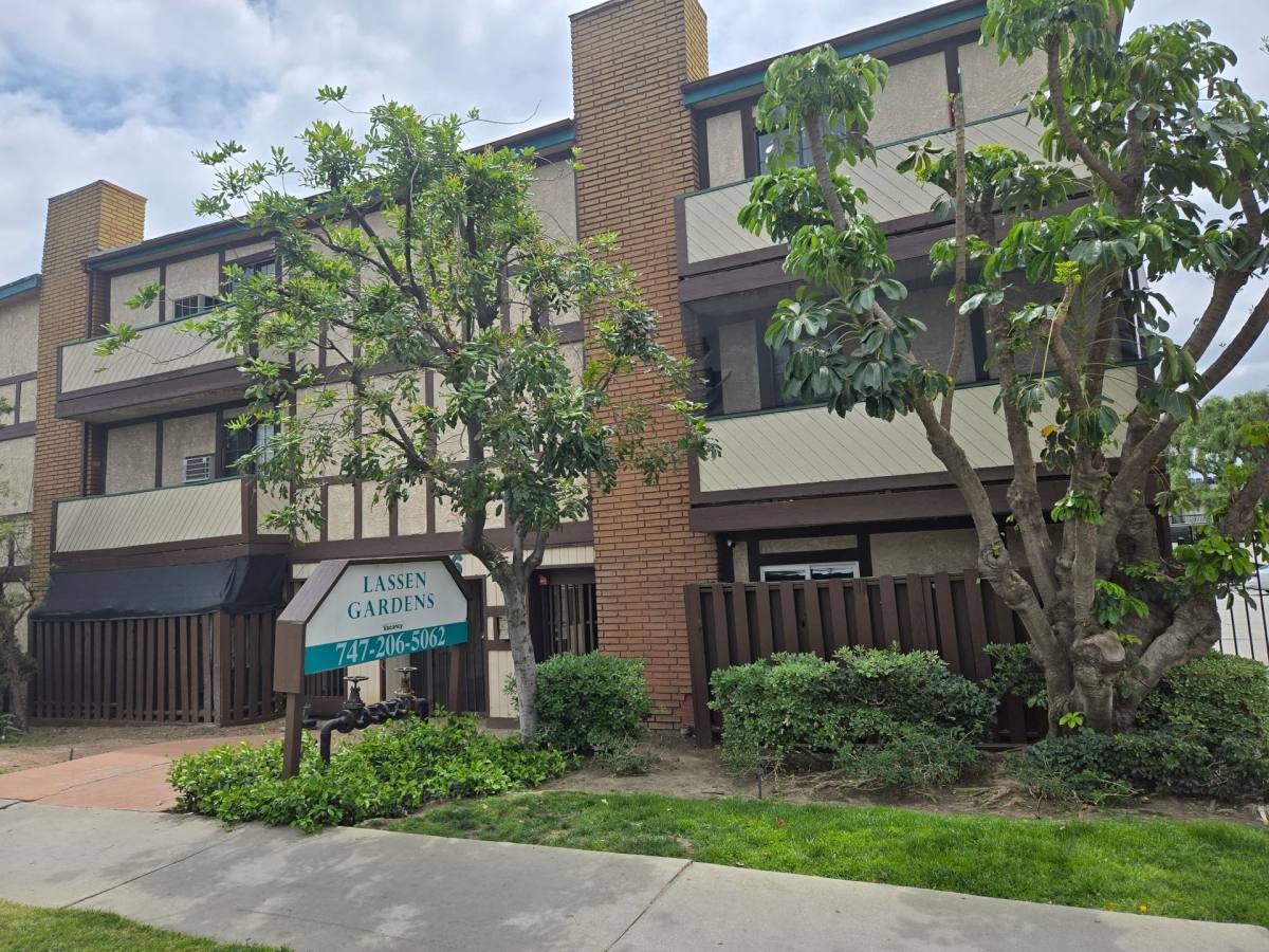 Apartment for rent at 17816 Lassen St, Northridge, CA 91325
