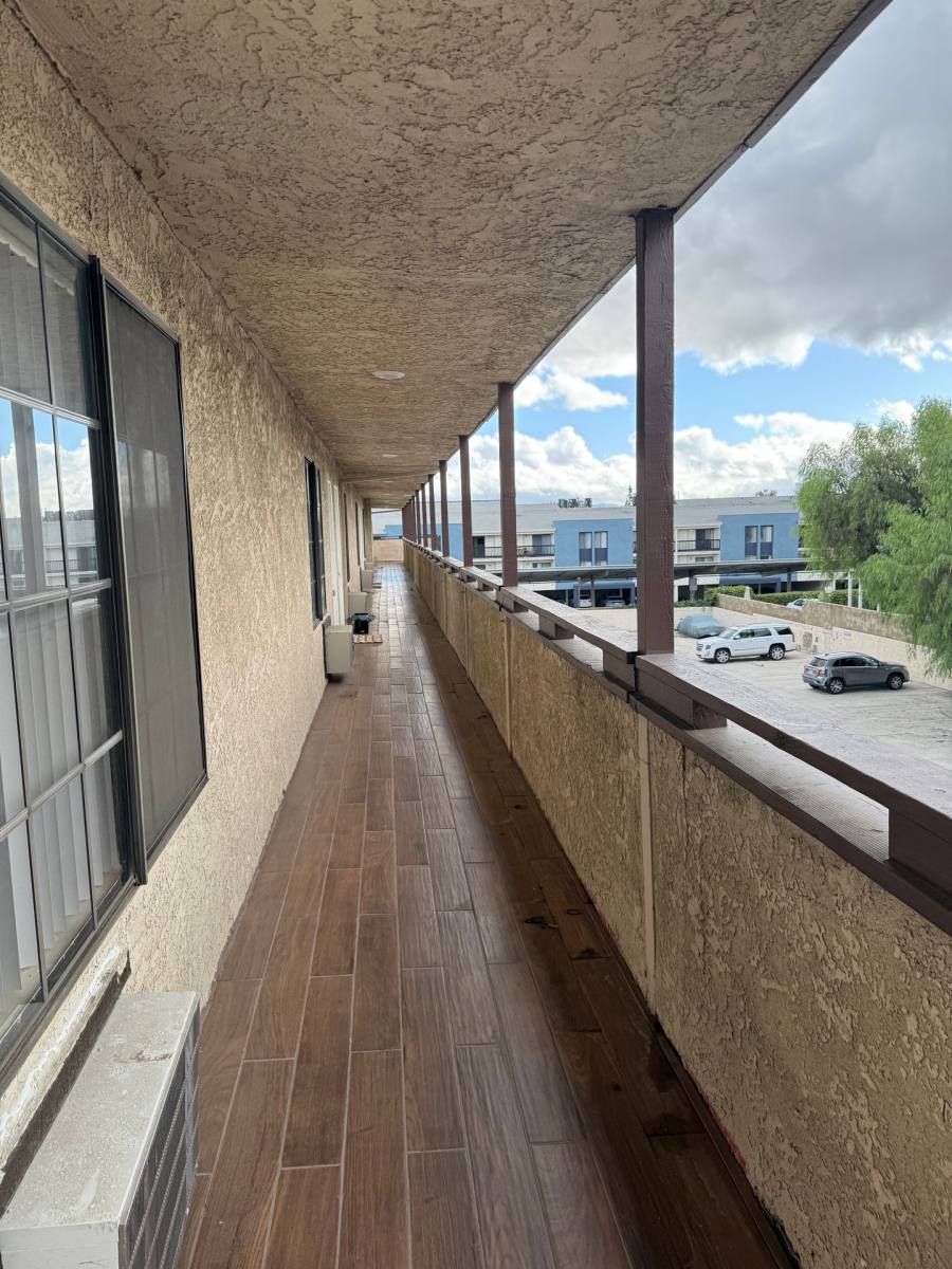 Apartment for rent at 17816 Lassen St, Northridge, CA 91325