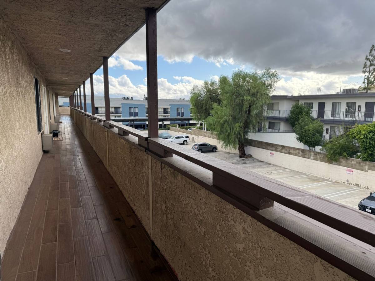 Apartment for rent at 17816 Lassen St, Northridge, CA 91325