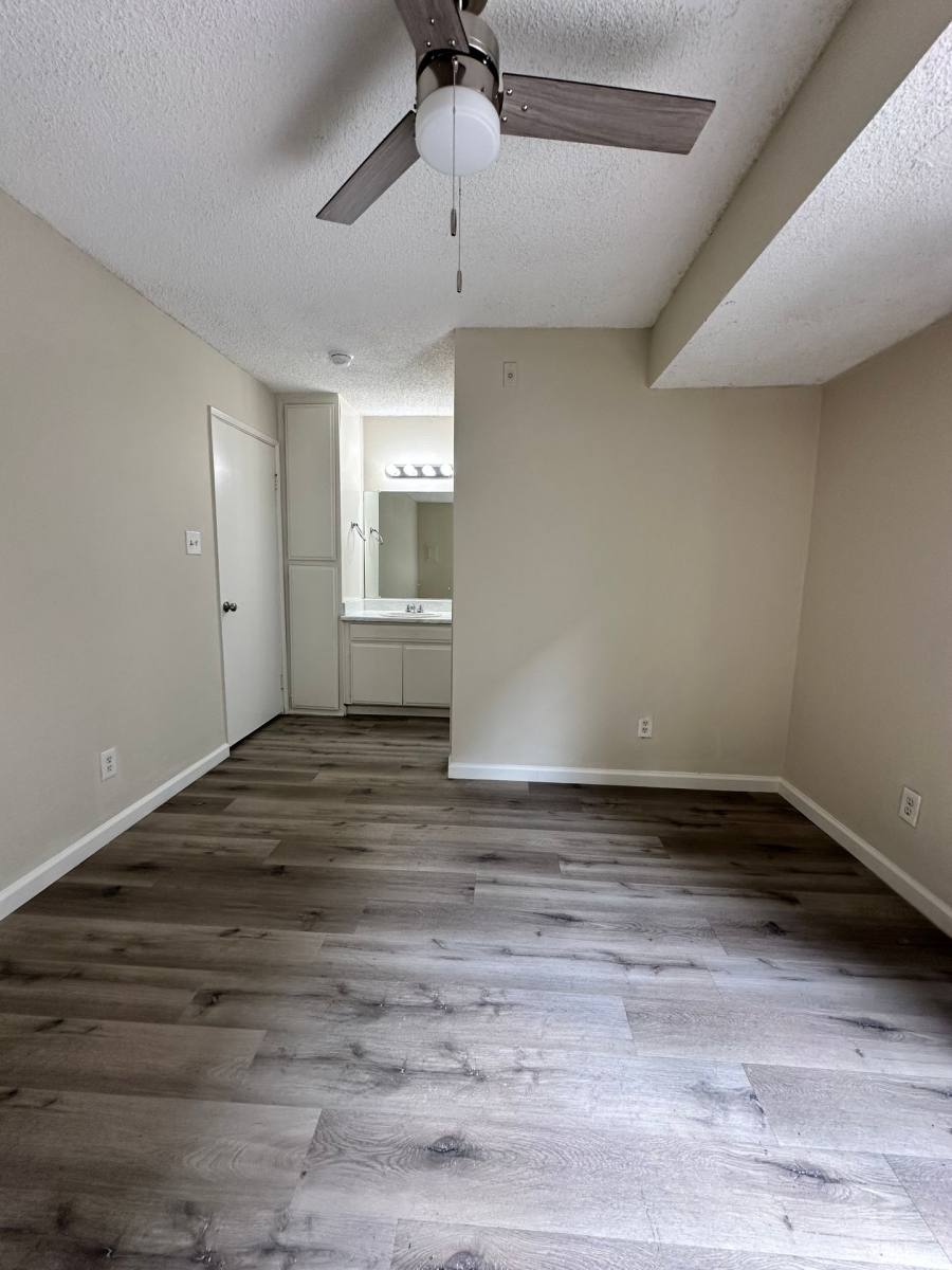 Apartment for rent at 17816 Lassen St, Northridge, CA 91325