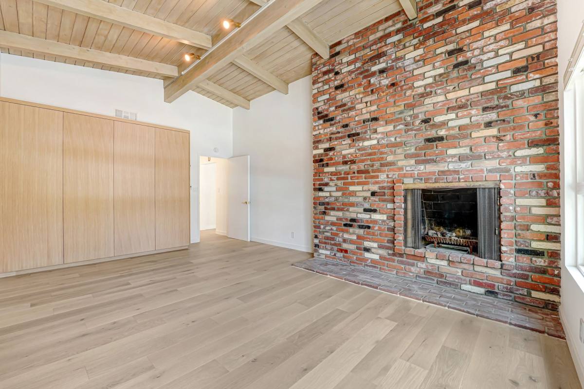 Apartment for rent at 827 15th St, Santa Monica, CA 90403
