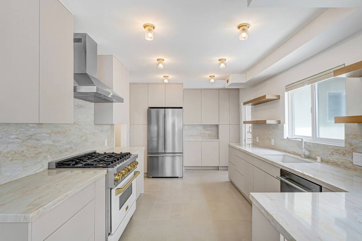 Apartment for rent at 827 15th St, Santa Monica, CA 90403