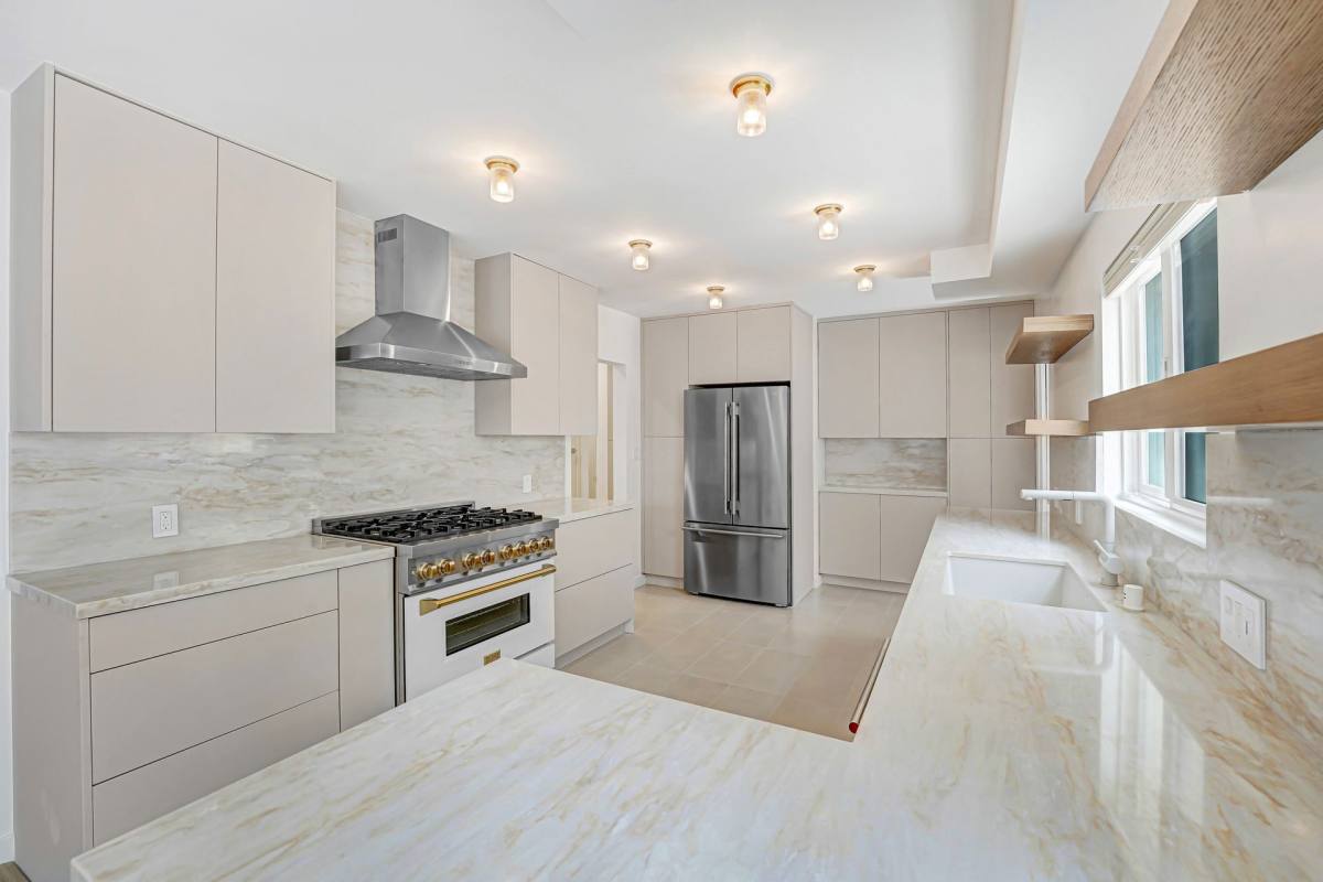 Apartment for rent at 827 15th St, Santa Monica, CA 90403
