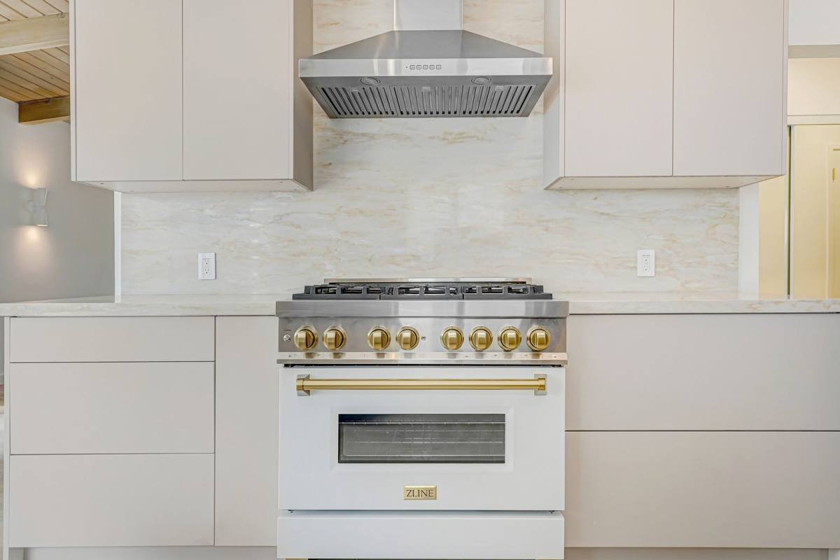 Apartment for rent at 827 15th St, Santa Monica, CA 90403