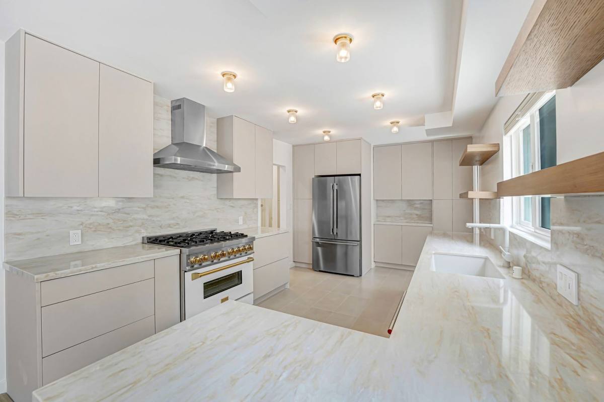 Apartment for rent at 827 15th St, Santa Monica, CA 90403