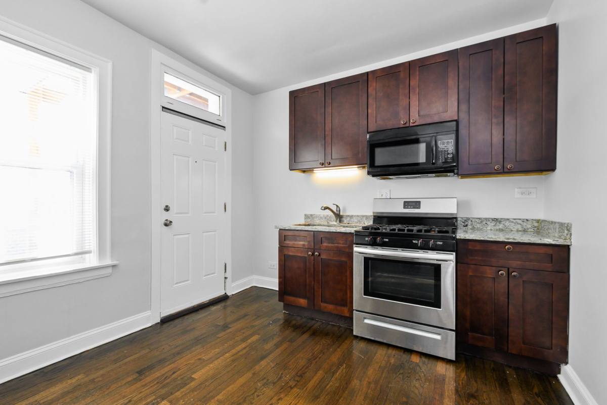 Apartment for rent at 6602 S Francisco Ave, Chicago, IL 60629