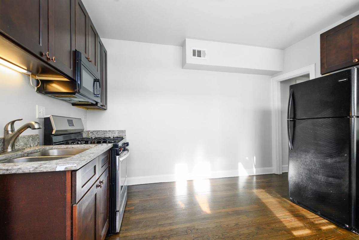 Apartment for rent at 6602 S Francisco Ave, Chicago, IL 60629