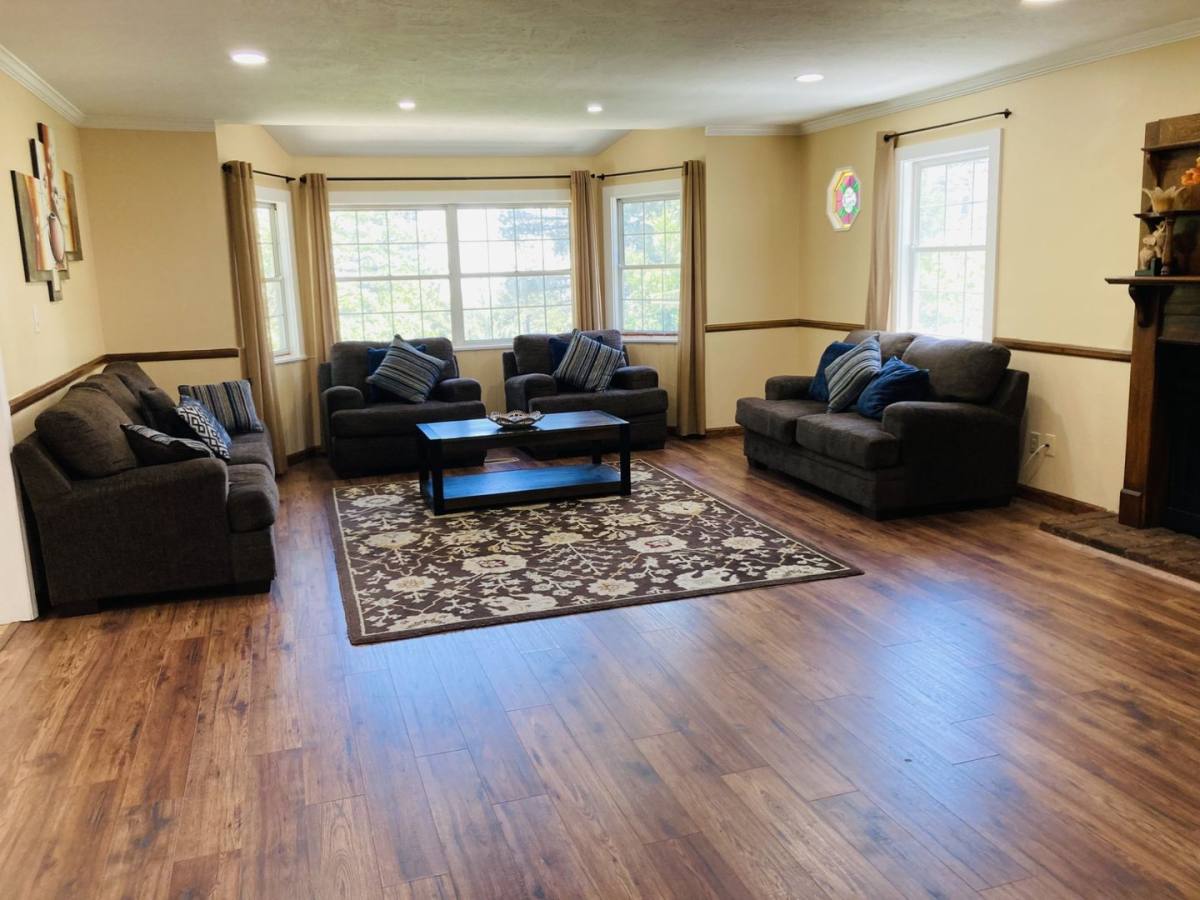 House for rent at 264 N Fairway Dr, Lake Arrowhead, CA 92352