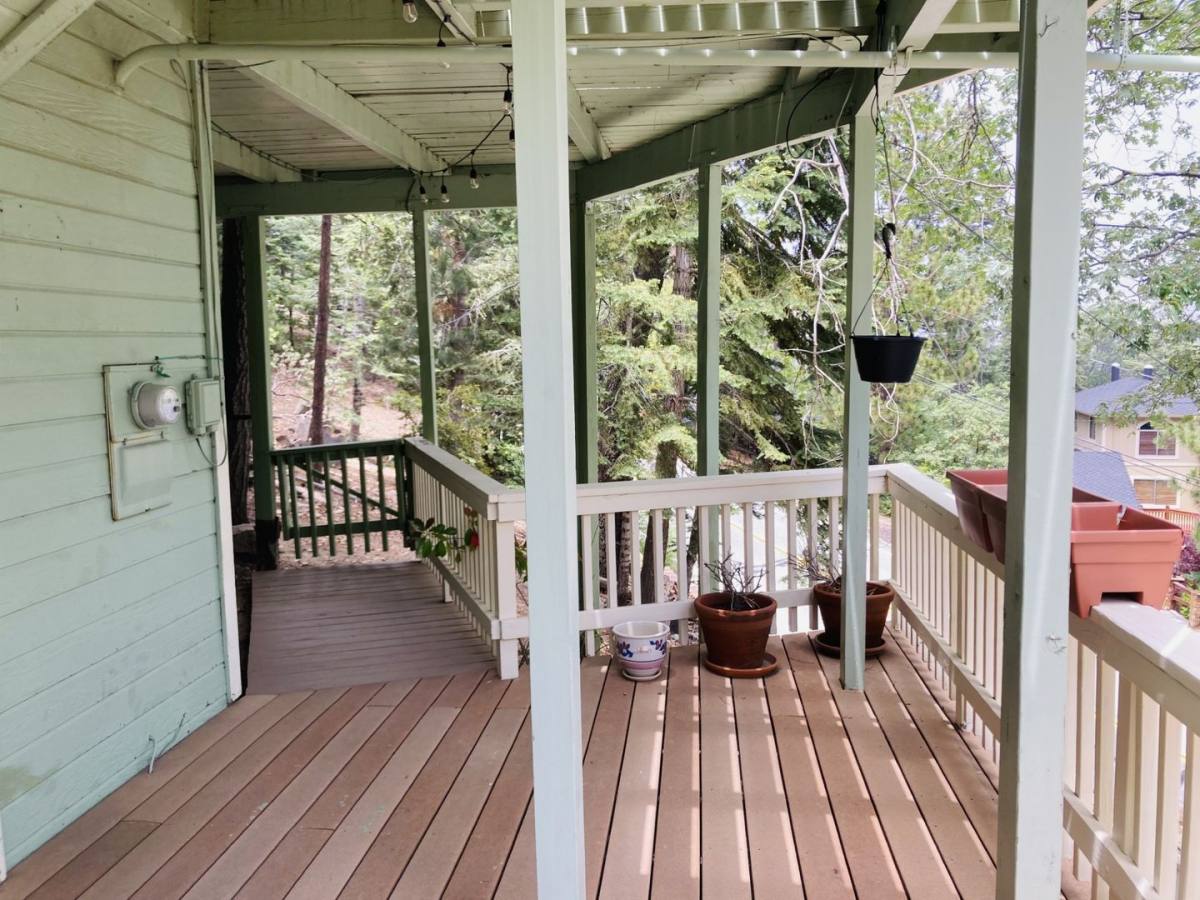 House for rent at 264 N Fairway Dr, Lake Arrowhead, CA 92352