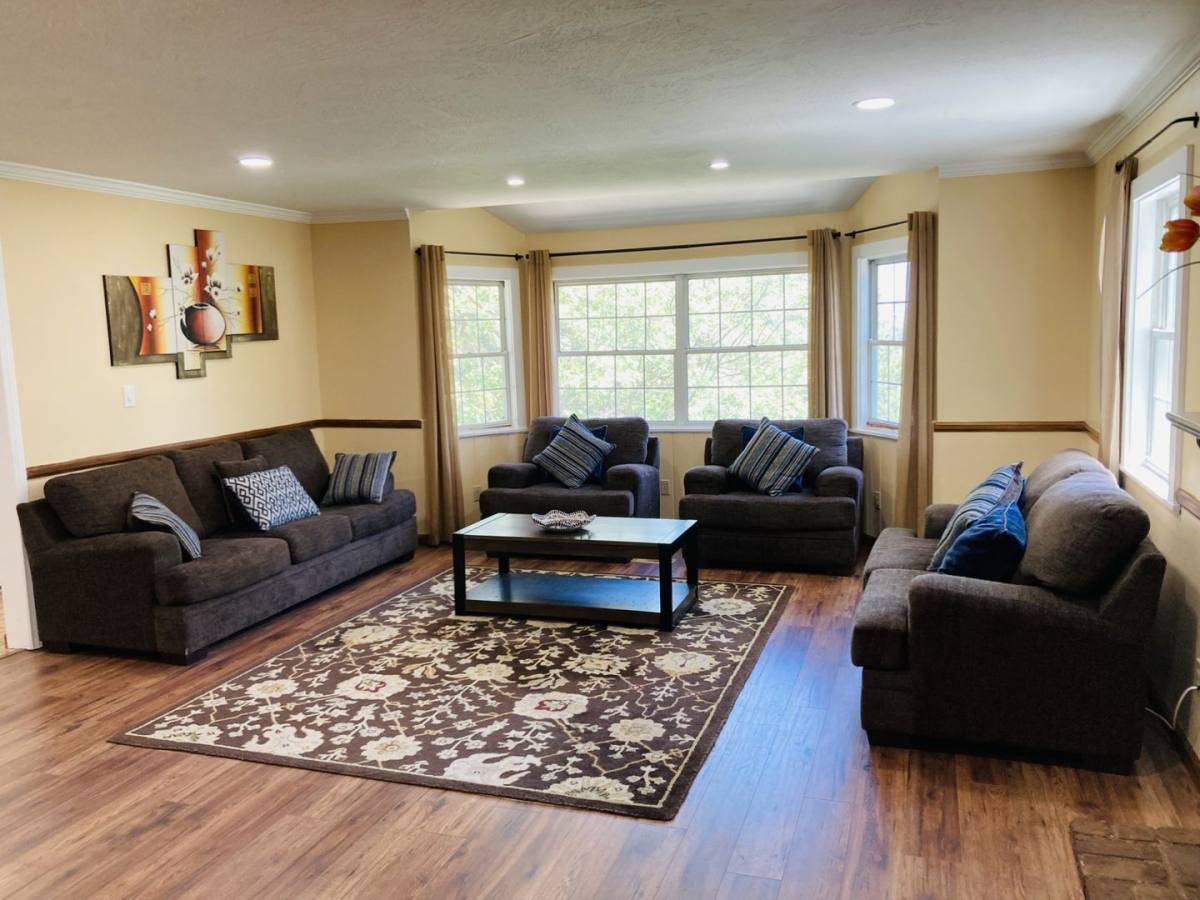House for rent at 264 N Fairway Dr, Lake Arrowhead, CA 92352