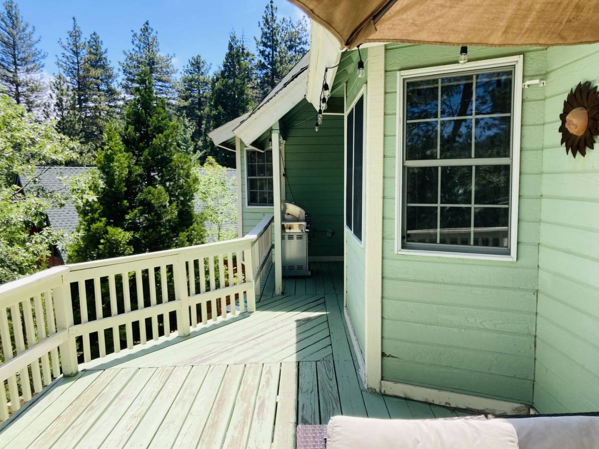 House for rent at 264 N Fairway Dr, Lake Arrowhead, CA 92352