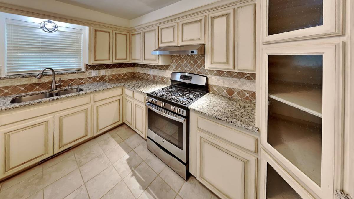 House for rent at 908 E Dr, Edmond, OK 73034