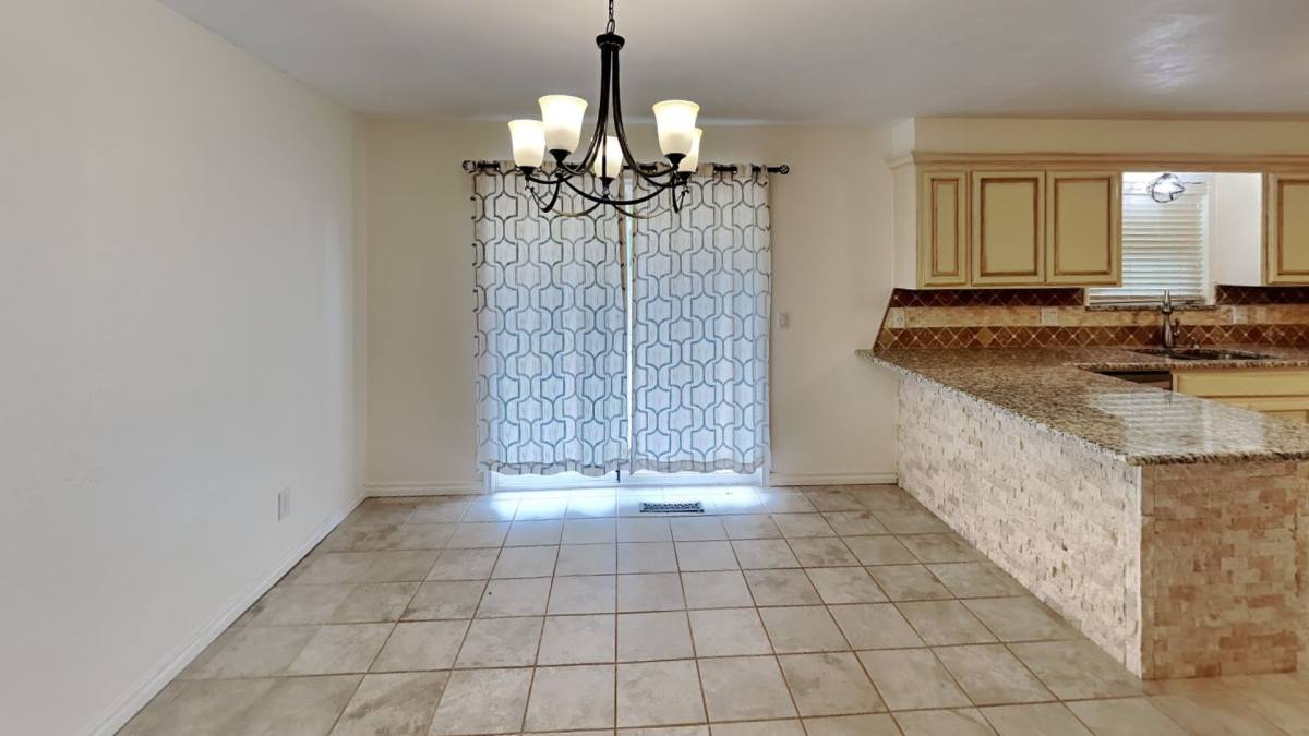House for rent at 908 E Dr, Edmond, OK 73034