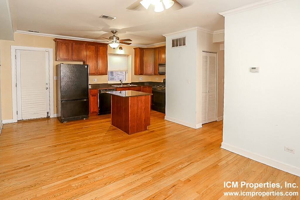 Apartment for rent at 628 W Roscoe #1N, Chicago, IL 60657
