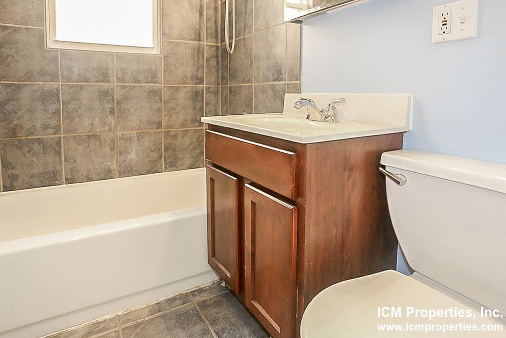Apartment for rent at 628 W Roscoe #1N, Chicago, IL 60657