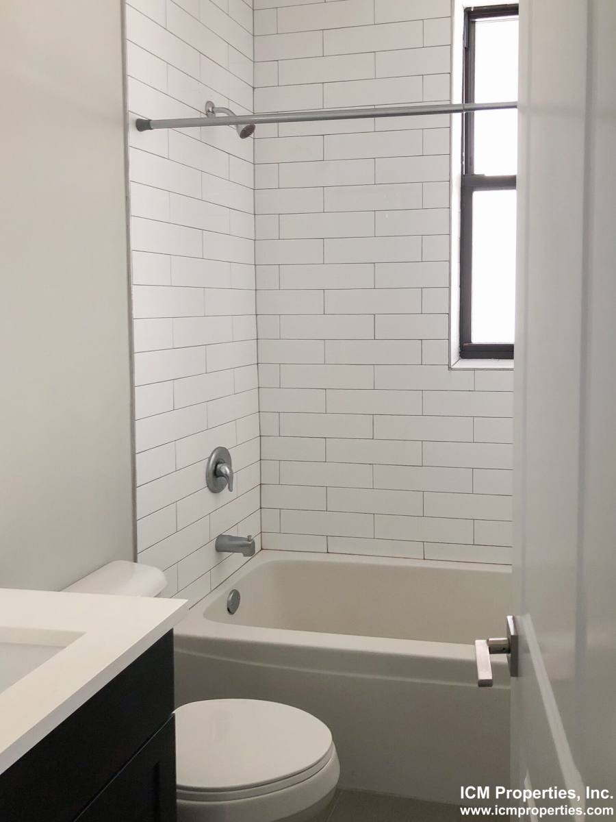 Apartment for rent at 1946 W Nelson St #3E, Chicago, IL 60657