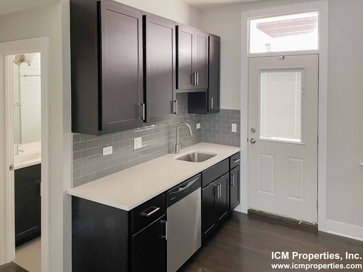 Apartment for rent at 1946 W Nelson St #3E, Chicago, IL 60657