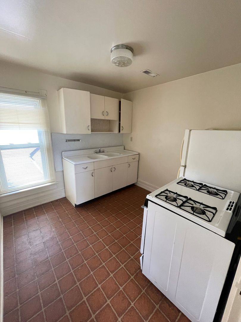 Apartment for rent at 310 E Merry St, Bowling Green, OH 43402