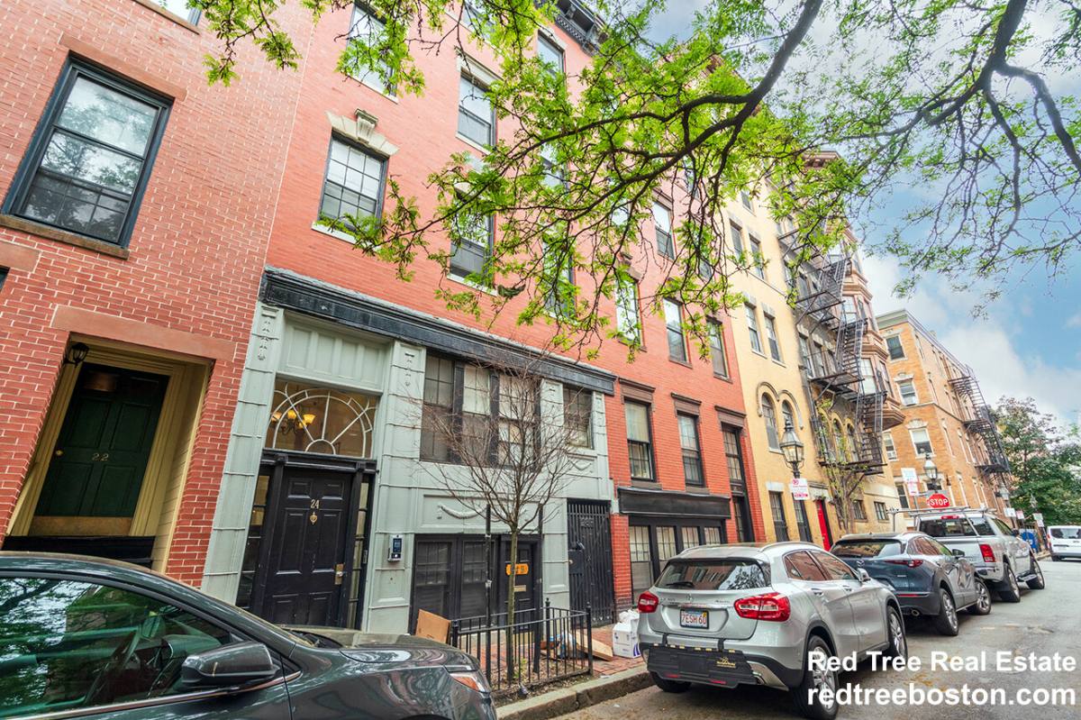 Apartment for rent at 24 Phillips St #4, Boston, MA 02114