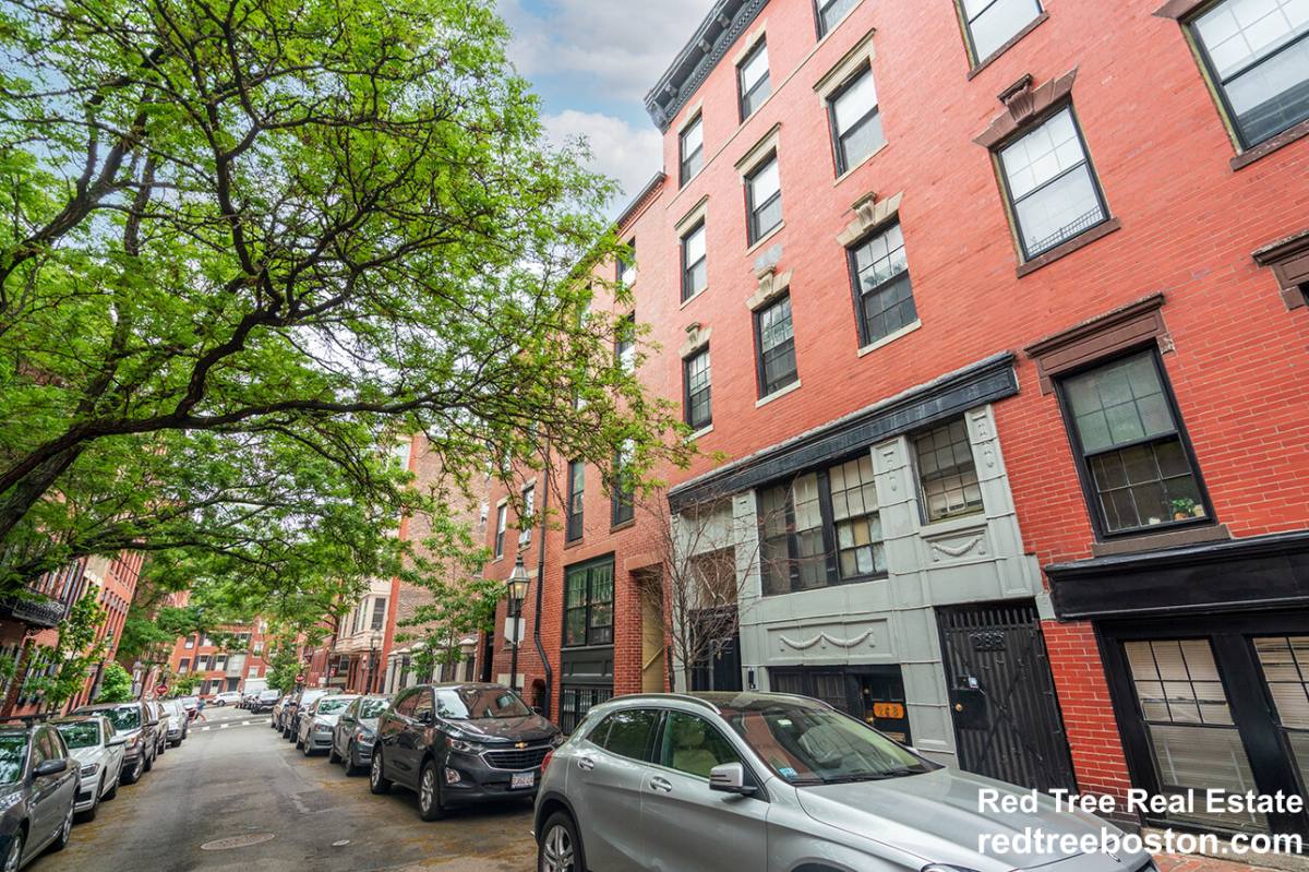 Apartment for rent at 24 Phillips St #4, Boston, MA 02114