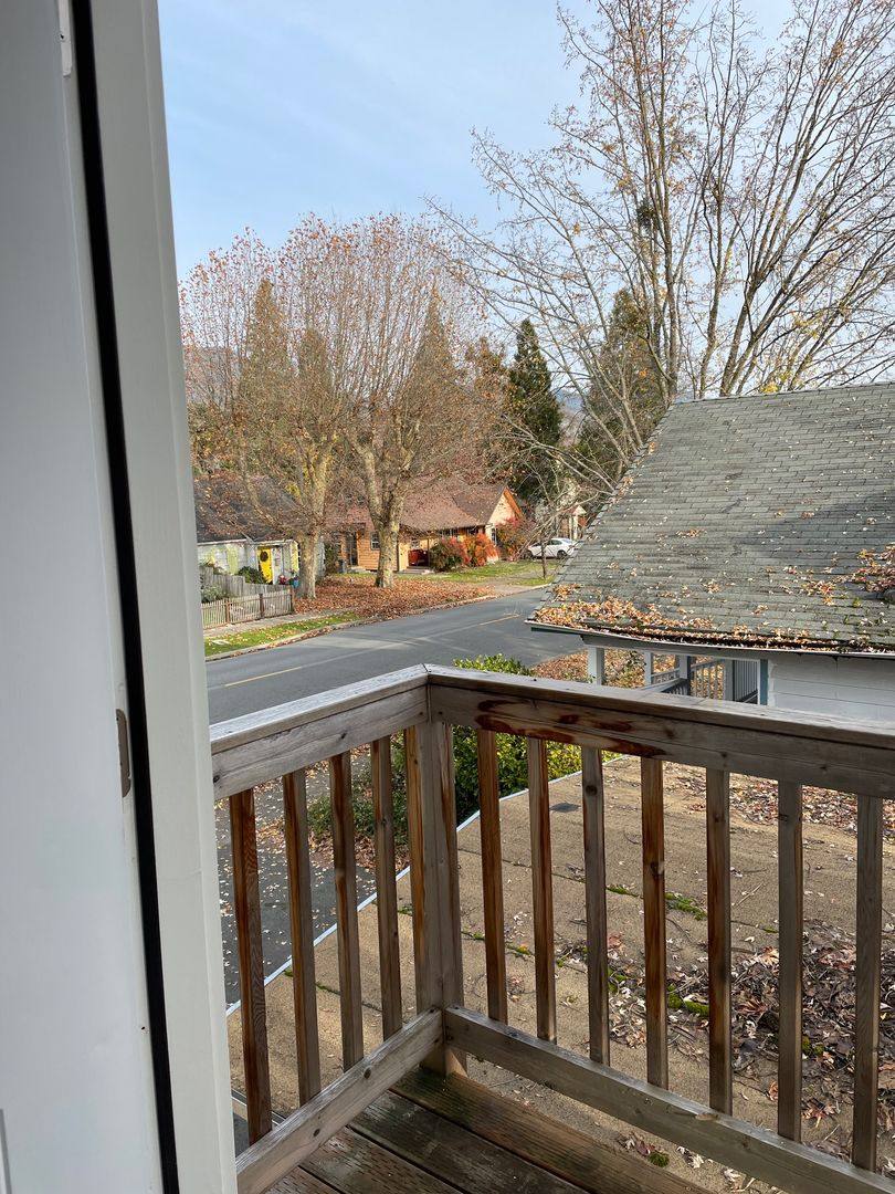 Apartment for rent at 303 NE D St, Grants Pass, OR 97526
