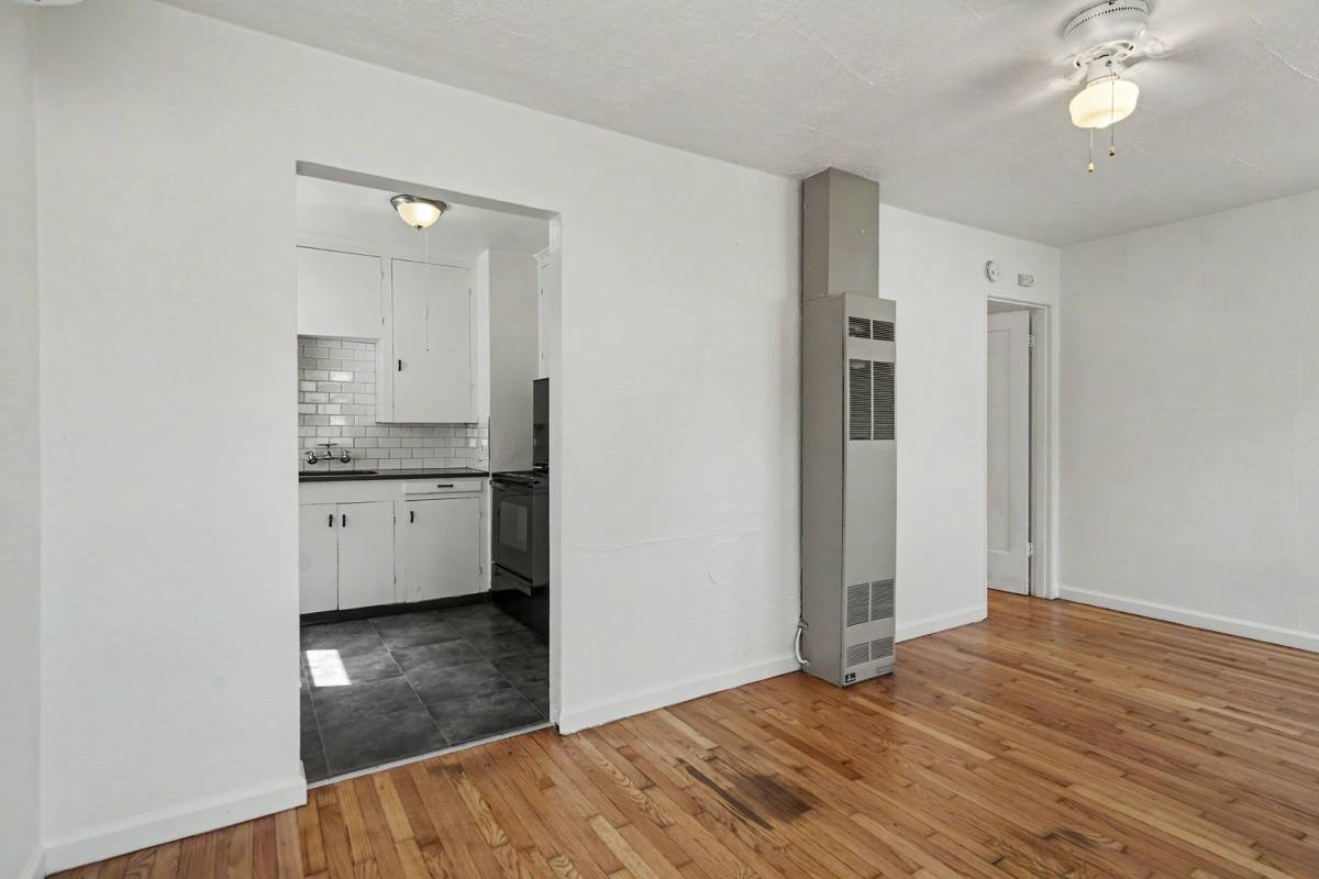 Apartment for rent at 520 19th St NE, Salem, OR 97301
