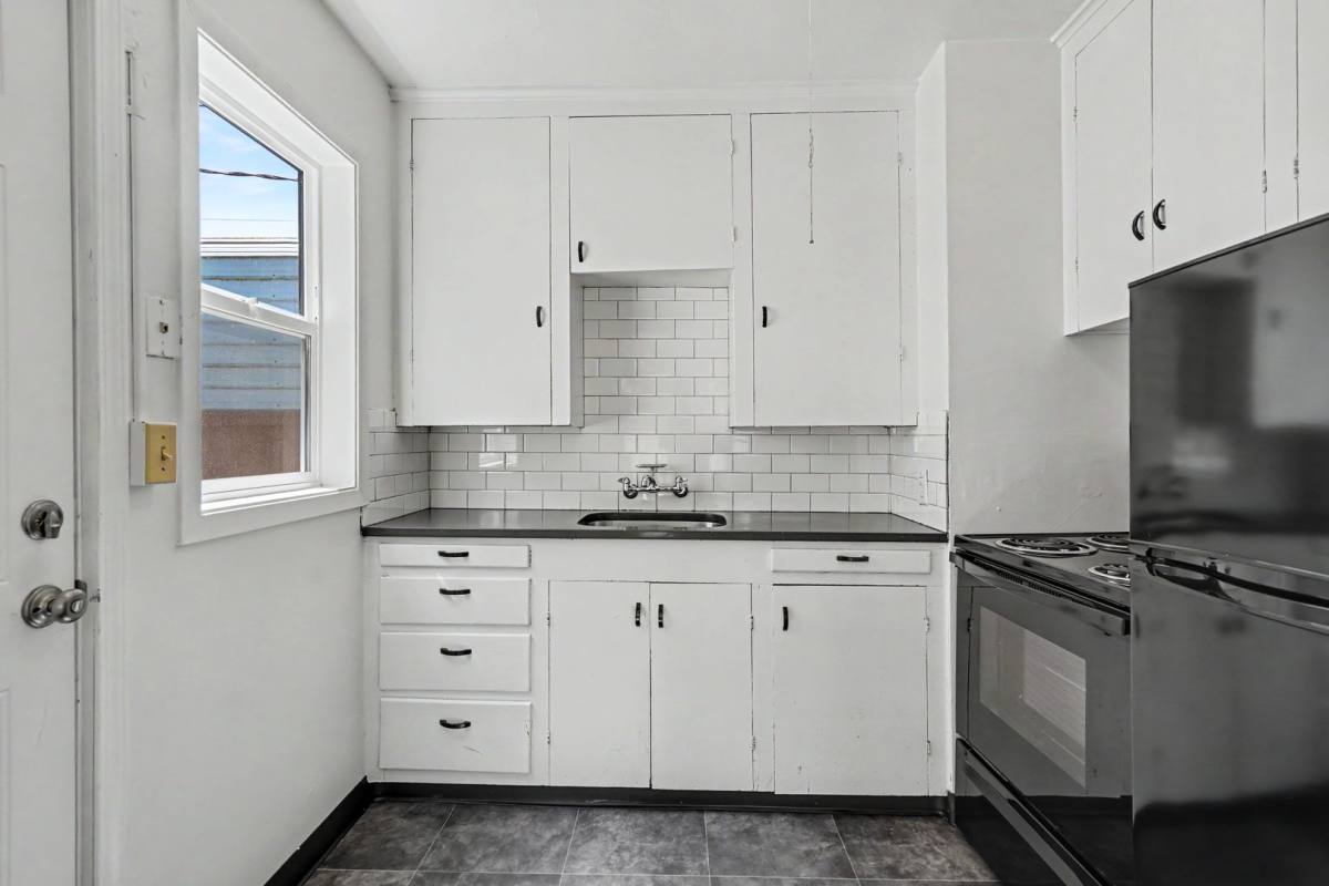 Apartment for rent at 520 19th St NE, Salem, OR 97301