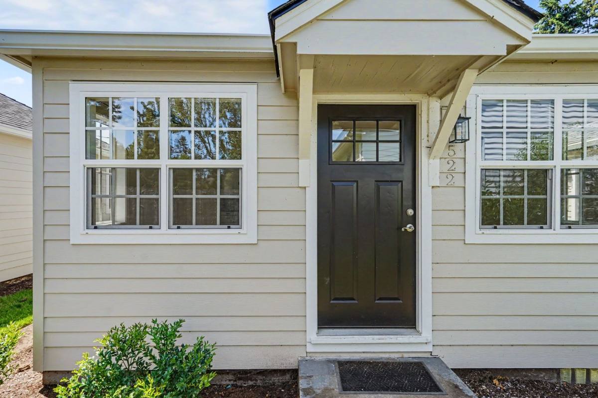Apartment for rent at 520 19th St NE, Salem, OR 97301