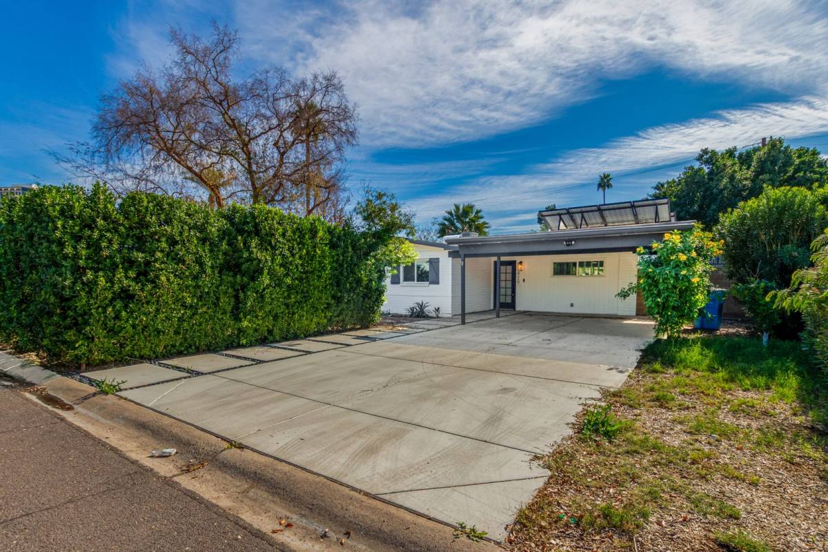 House for rent at 429 W Flower St, Phoenix, AZ 85013