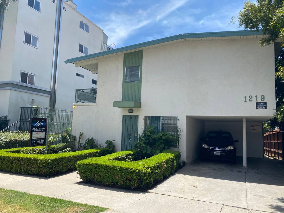 Apartment for rent at 1219 Granville Ave, Los Angeles, CA 90025