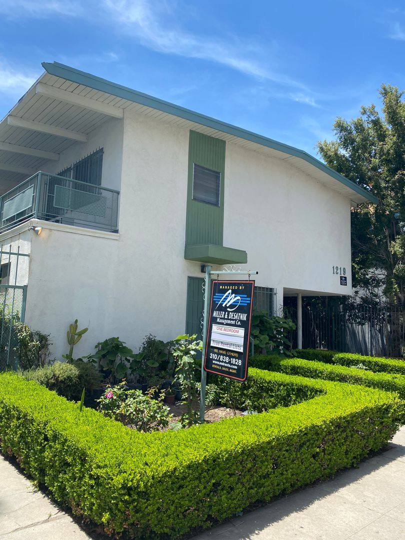 Apartment for rent at 1219 Granville Ave, Los Angeles, CA 90025