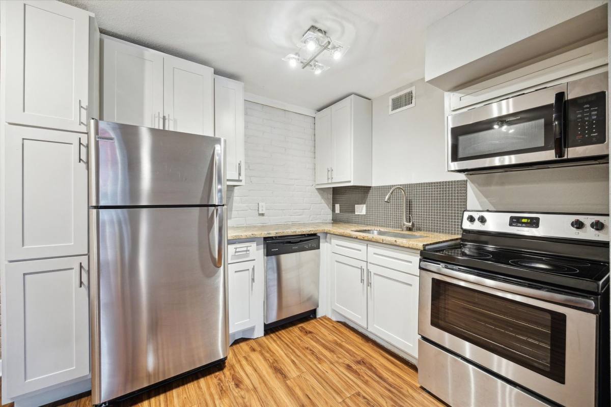 Apartment for rent at 524 Heights Blvd, Houston, TX 77007