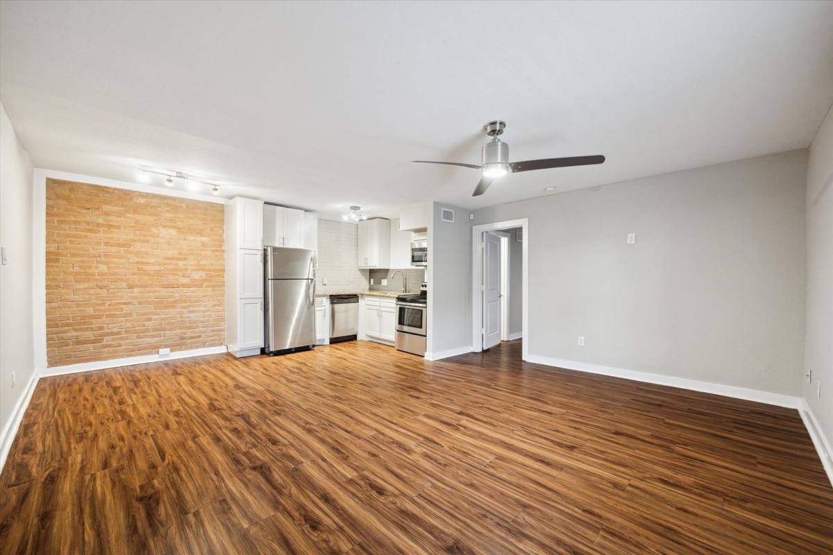 Apartment for rent at 524 Heights Blvd, Houston, TX 77007