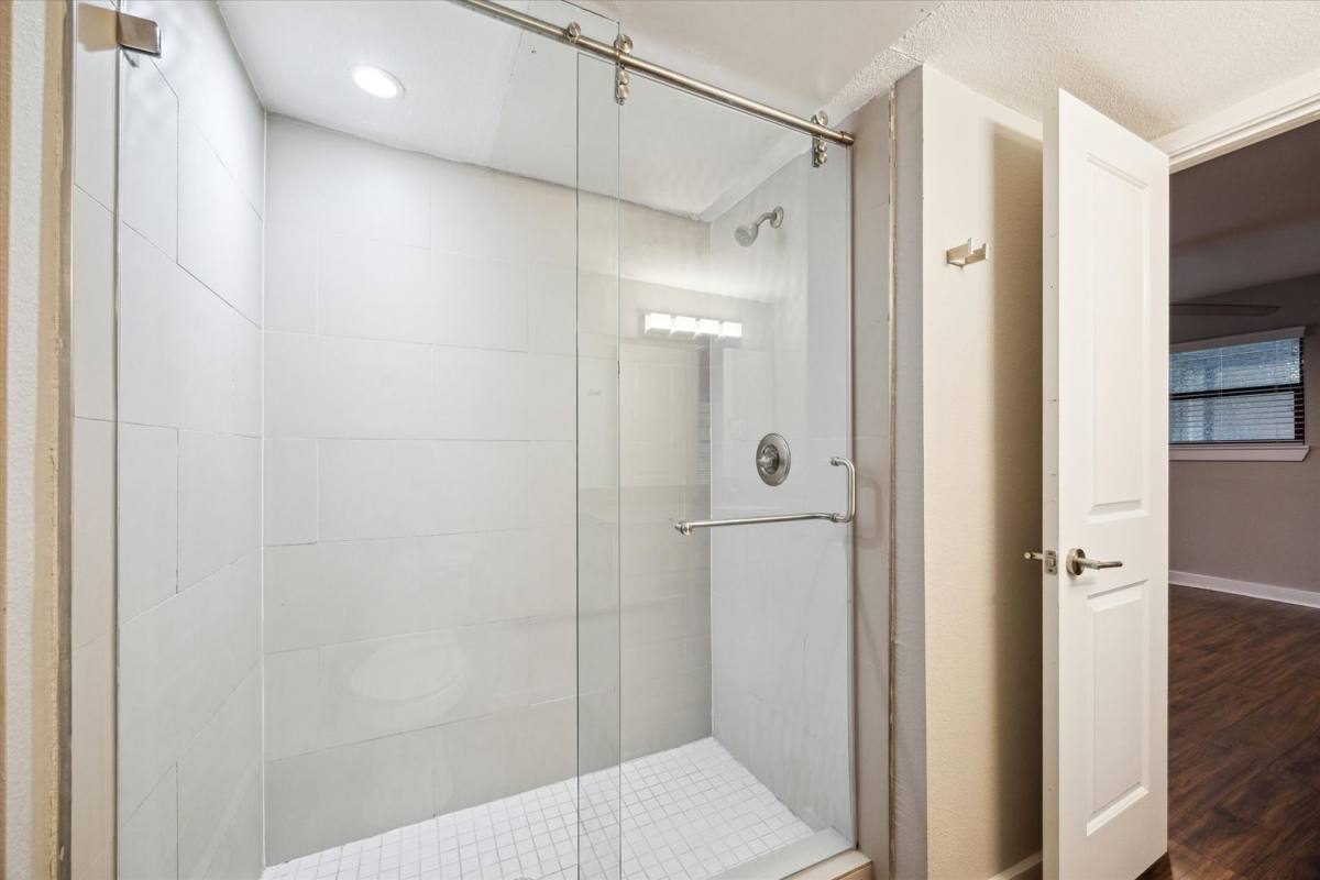 Apartment for rent at 524 Heights Blvd, Houston, TX 77007