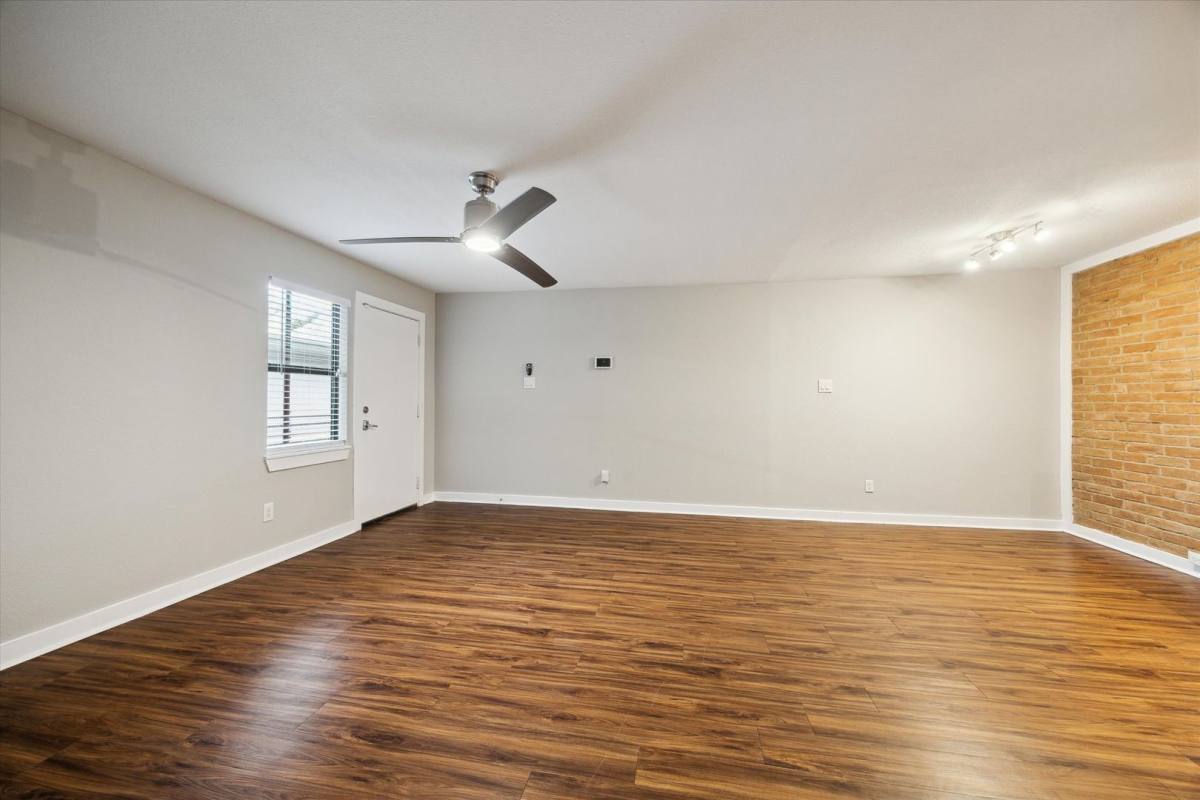 Apartment for rent at 524 Heights Blvd, Houston, TX 77007