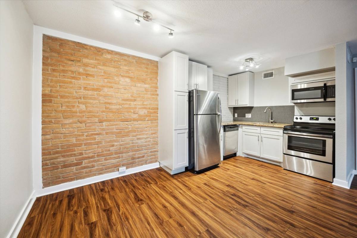 Apartment for rent at 524 Heights Blvd, Houston, TX 77007