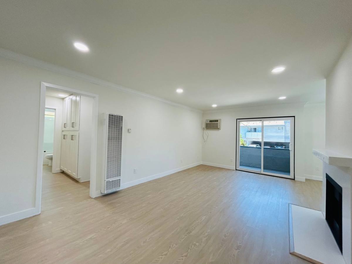 Apartment for rent at 3516 Jasmine Ave, Los Angeles, CA 90034