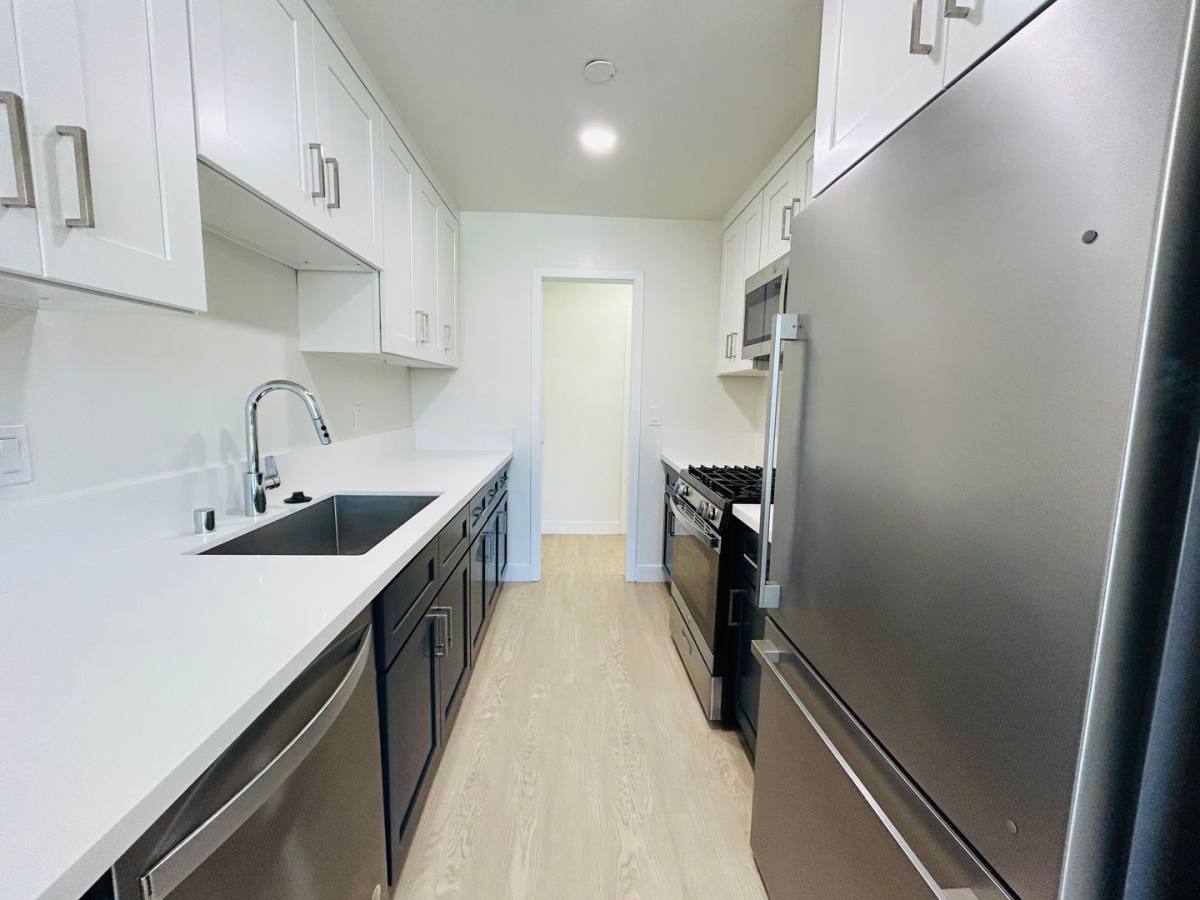 Apartment for rent at 3516 Jasmine Ave, Los Angeles, CA 90034