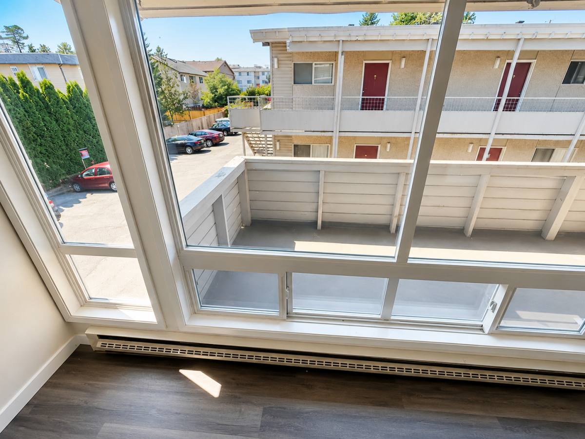 Apartment for rent at 927 N 96th St, Seattle, WA 98103