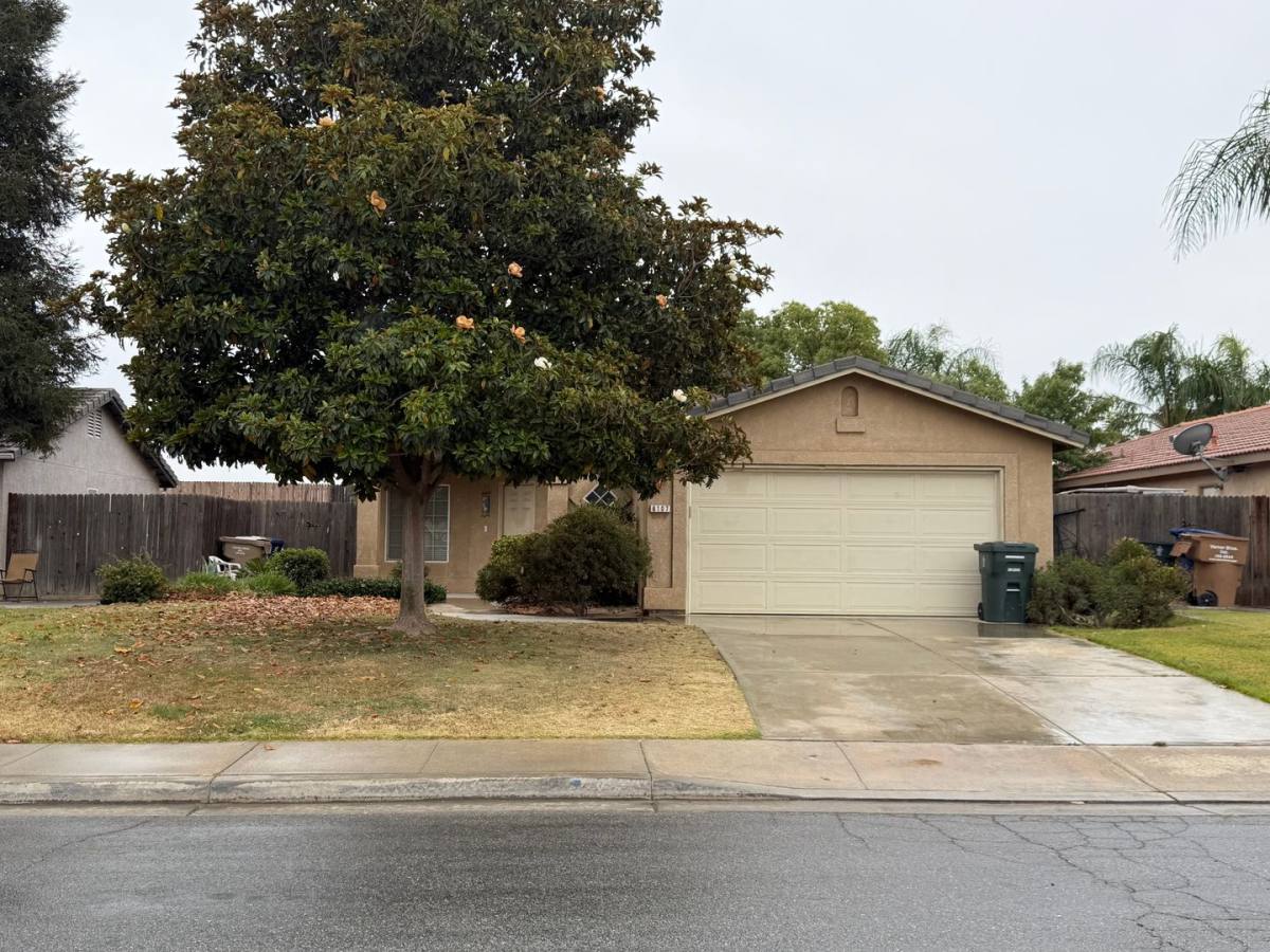 House for rent at 6107 Ragusa Lane, Bakersfield, CA 93308