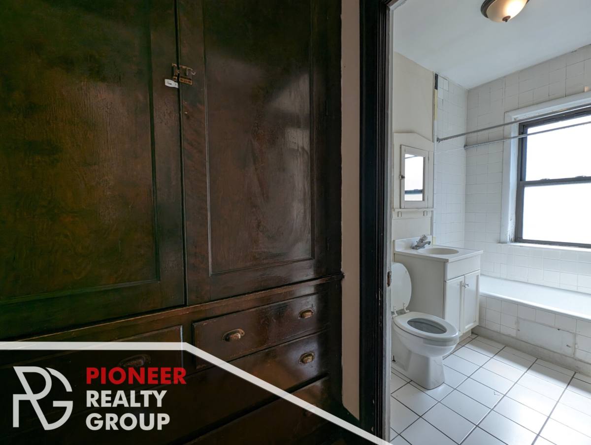 Apartment for rent at 1101 W Wellington #1, Chicago, IL 60657