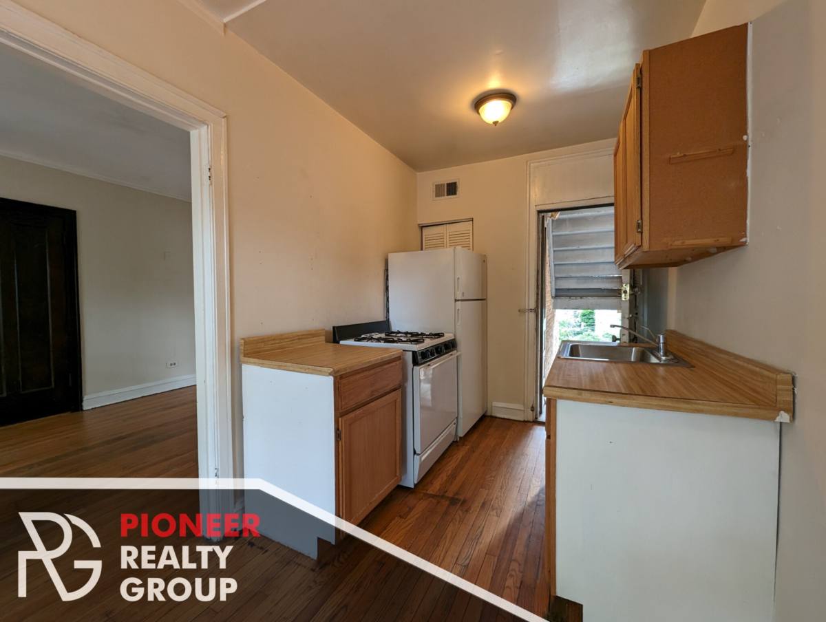 Apartment for rent at 1101 W Wellington #1, Chicago, IL 60657